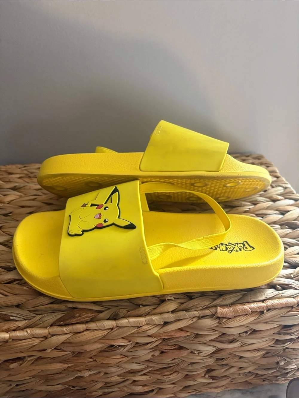 Pikachu Pokémon Kids Yellow Slide Sandals Size 3